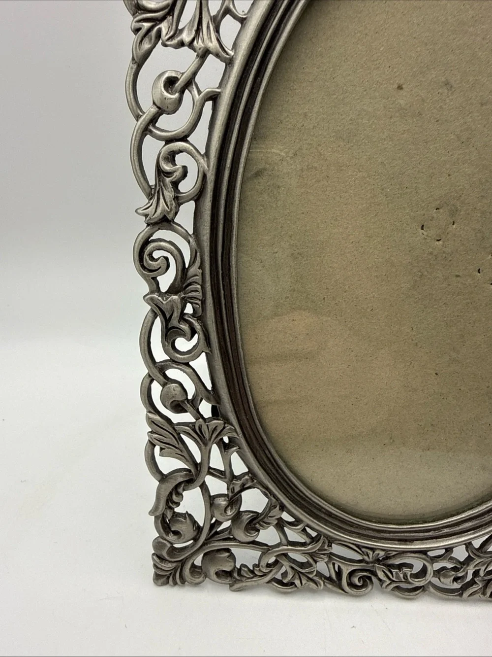 Vintage Victorian Style Ornate Swirl Leaf Pewter Color Picture Frame 6”x4” Oval